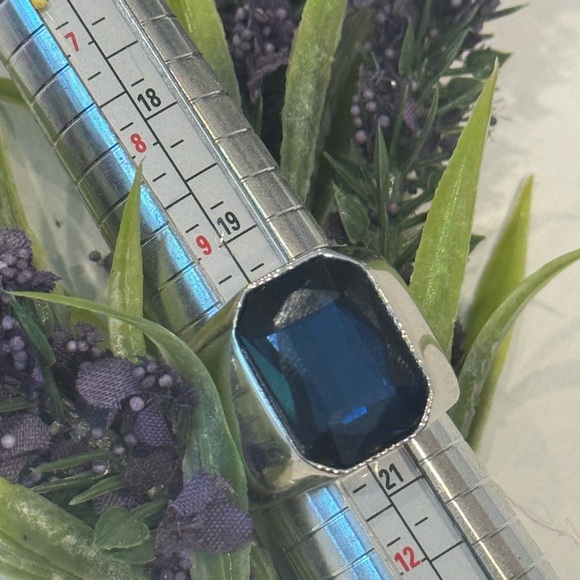 Large Elegant Sapphire Cubic Zirconia Statement Ring - One Size Stretch - Picture 4 of 5